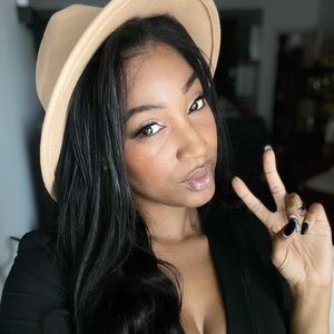 Meet your Posher, Samara